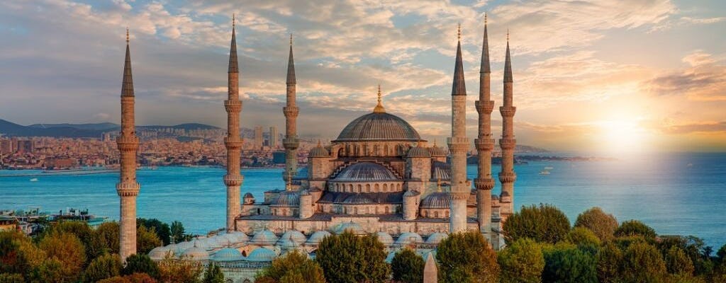 Istanbul Super Saver half-day Bosphorus cruise, spice market tour and Turkish dinner