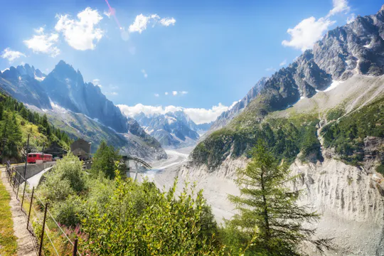 Jednodniowa wycieczka z przewodnikiem do Chamonix kolejką linową i górskim pociągiem z Genewy