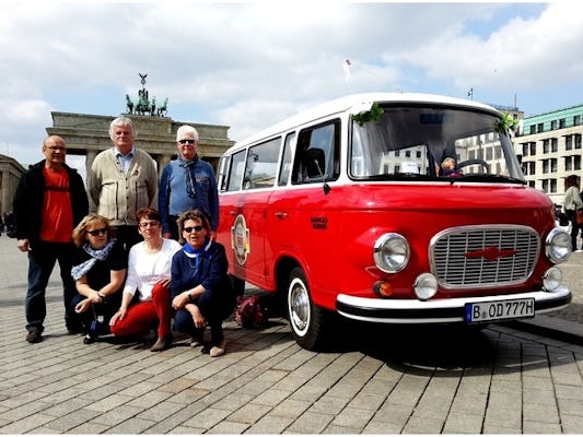 Tour Classic panorâmico pela cidade de Berlim em um carro antigo da RDA