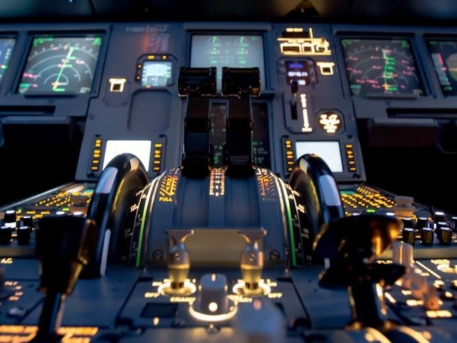 30-minute flight in Airbus A320 flight simulator in Düsseldorf
