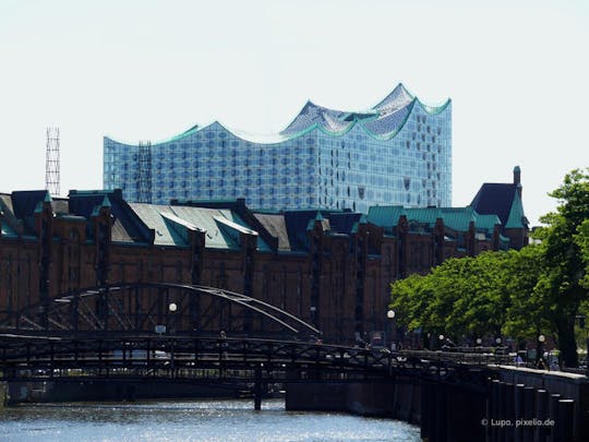 Tour privato di Amburgo - Elbphilharmonie Plaza, Speicherstadt e Memoriale di San Nicola della Seconda Guerra Mondiale