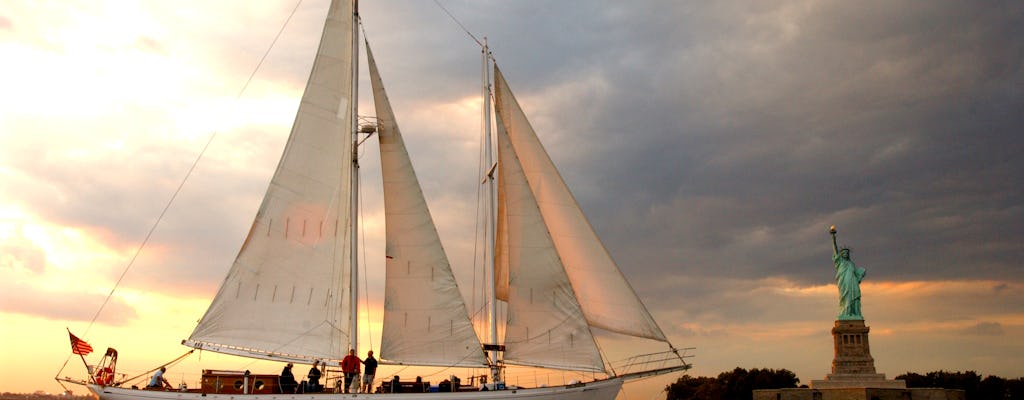 Vela ao pôr do sol a bordo do Shearwater