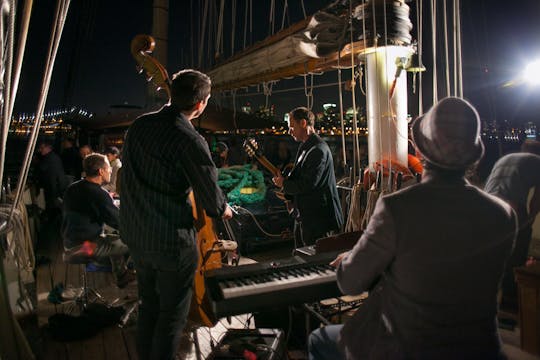 Vino al tramonto e jazz salpano a bordo di Clipper City