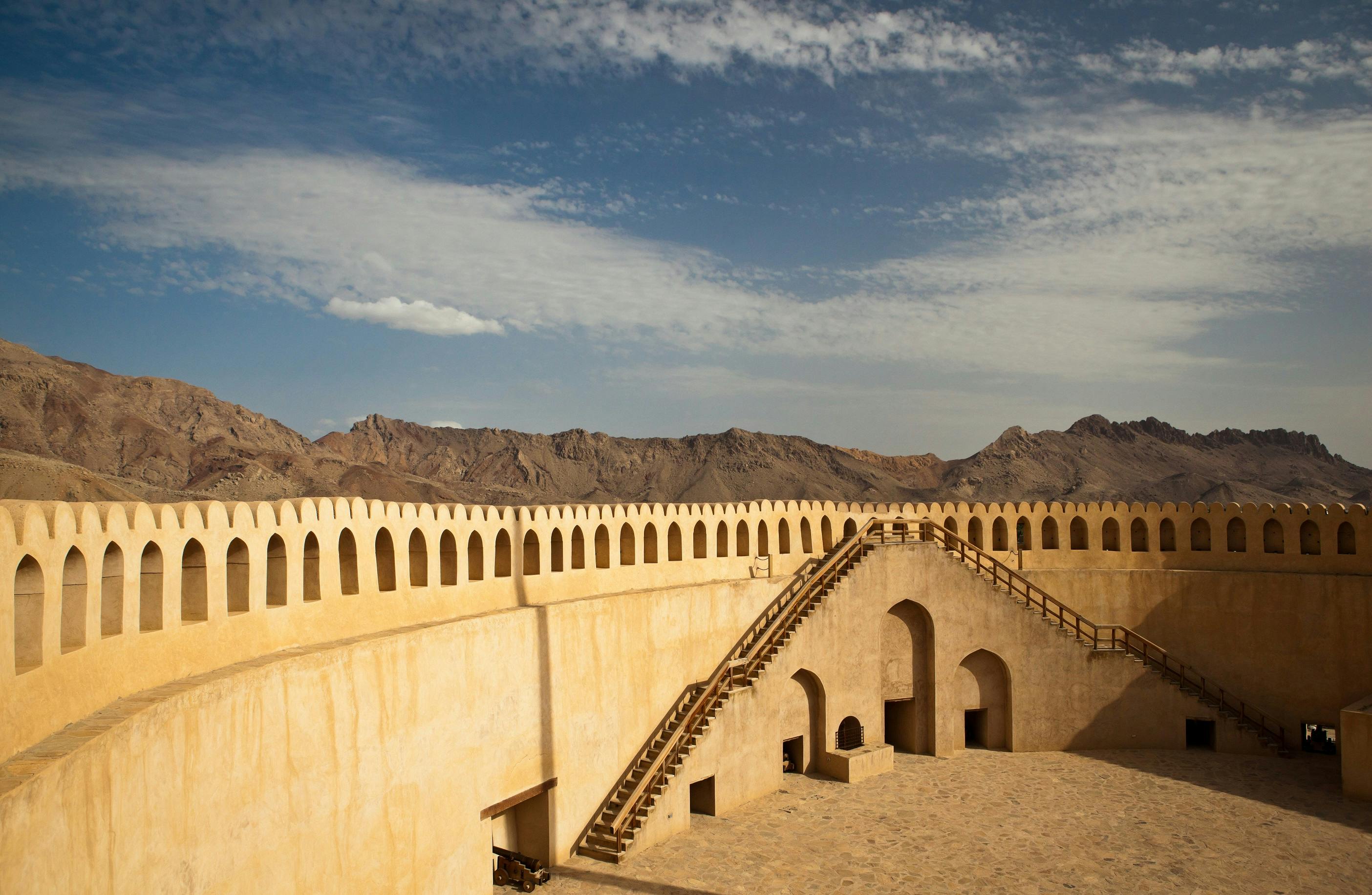 Excursão privada de dia inteiro a Nizwa, incluindo os fortes Bahla e Jabrin