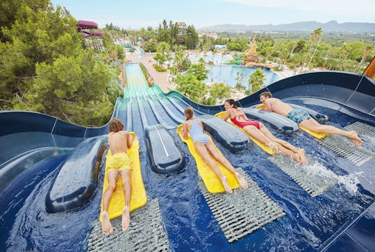 Excursion d'une journée au parc aquatique PortAventura Caribe depuis Barcelone