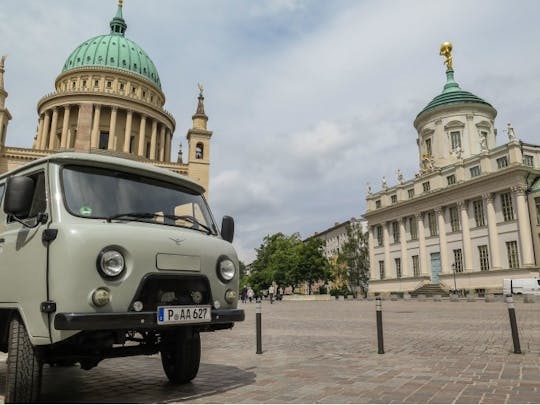 Visite de la ville de Potsdam en minibus soviétique