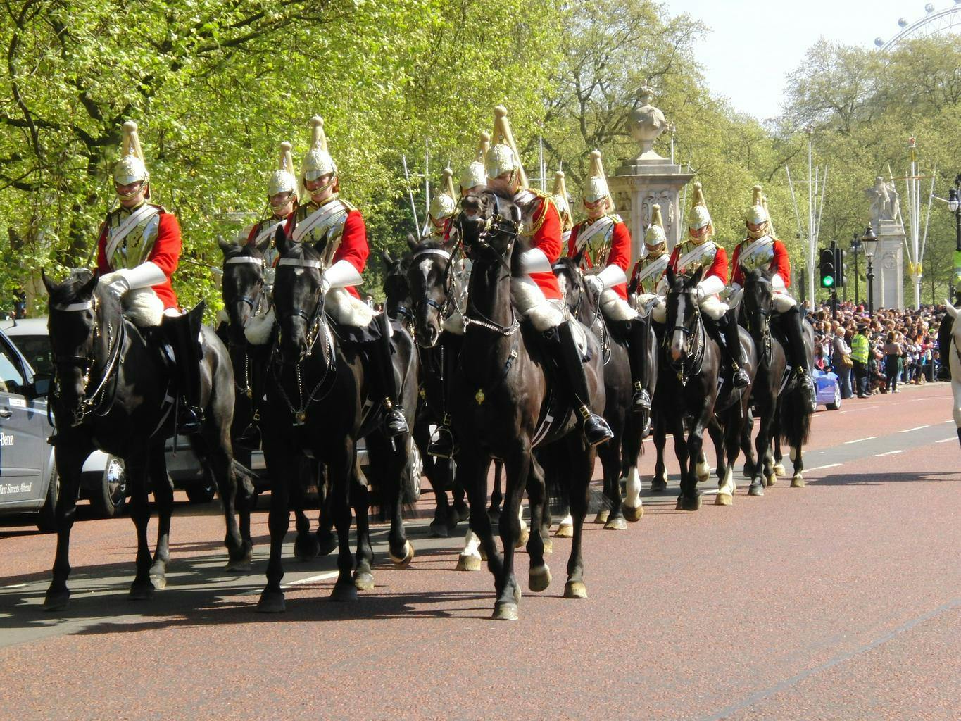 Changing of the Guard at Buckingham Palace Guided Walking Tour London Semi-Private Tour Private Tour Babylon Tours4.jpg