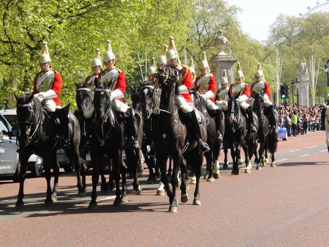 Changing of the Guard at Buckingham Palace Guided Walking Tour London Semi-Private Tour Private Tour Babylon Tours4.jpg