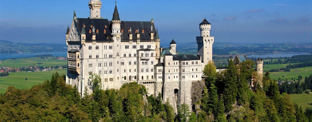 Viagem de um dia inteiro ao Castelo de Neuschwanstein e ao Palácio Linderhof saindo de Munique