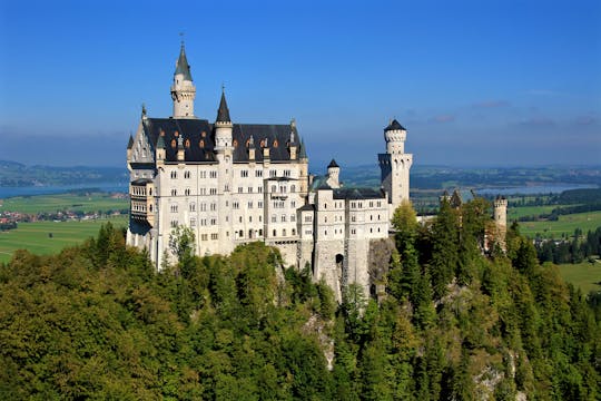 Excursión de día completo al castillo de Neuschwanstein y al palacio de Linderhof desde Múnich