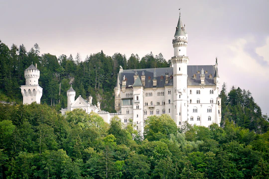 VIP tour to Neuschwanstein and Linderhof with Venus Grotto from Munich