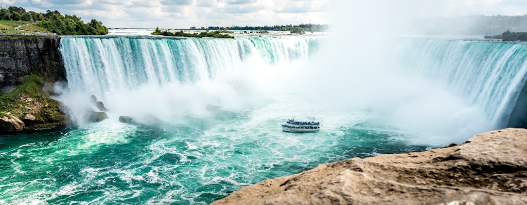 Côté canadien: visite des chutes du Niagara et promenade en bateau