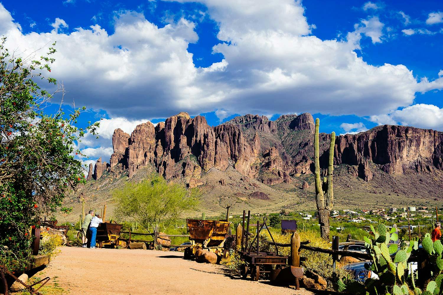 Apache Trail with Dolly Steamboat day tour from Phoenix Musement