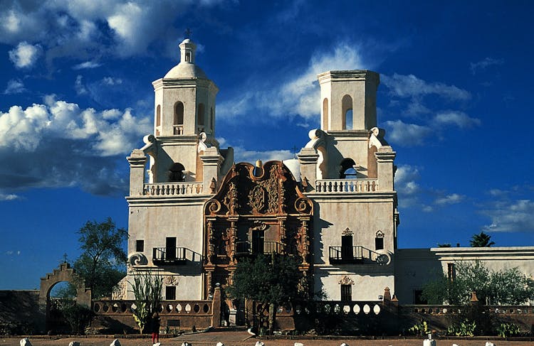 Tombstone Arizona and San Xavier Mission Day trip from Phoenix