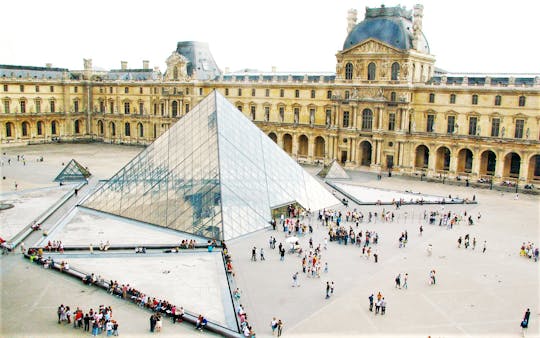 Guided tour of the Louvre, Notre Dame area and lunch at the Eiffel Tower