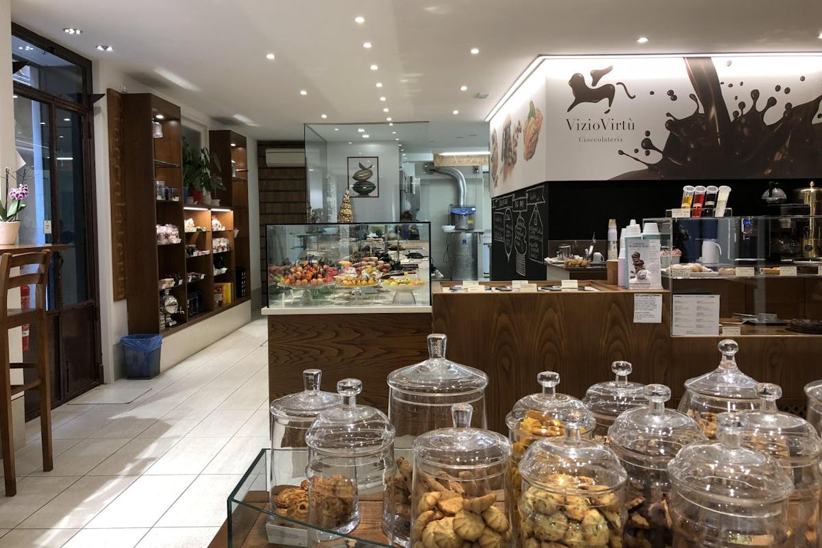 Enjoy a sensational workshop and learn how to make chocolate with a chocolate master!2.jpg