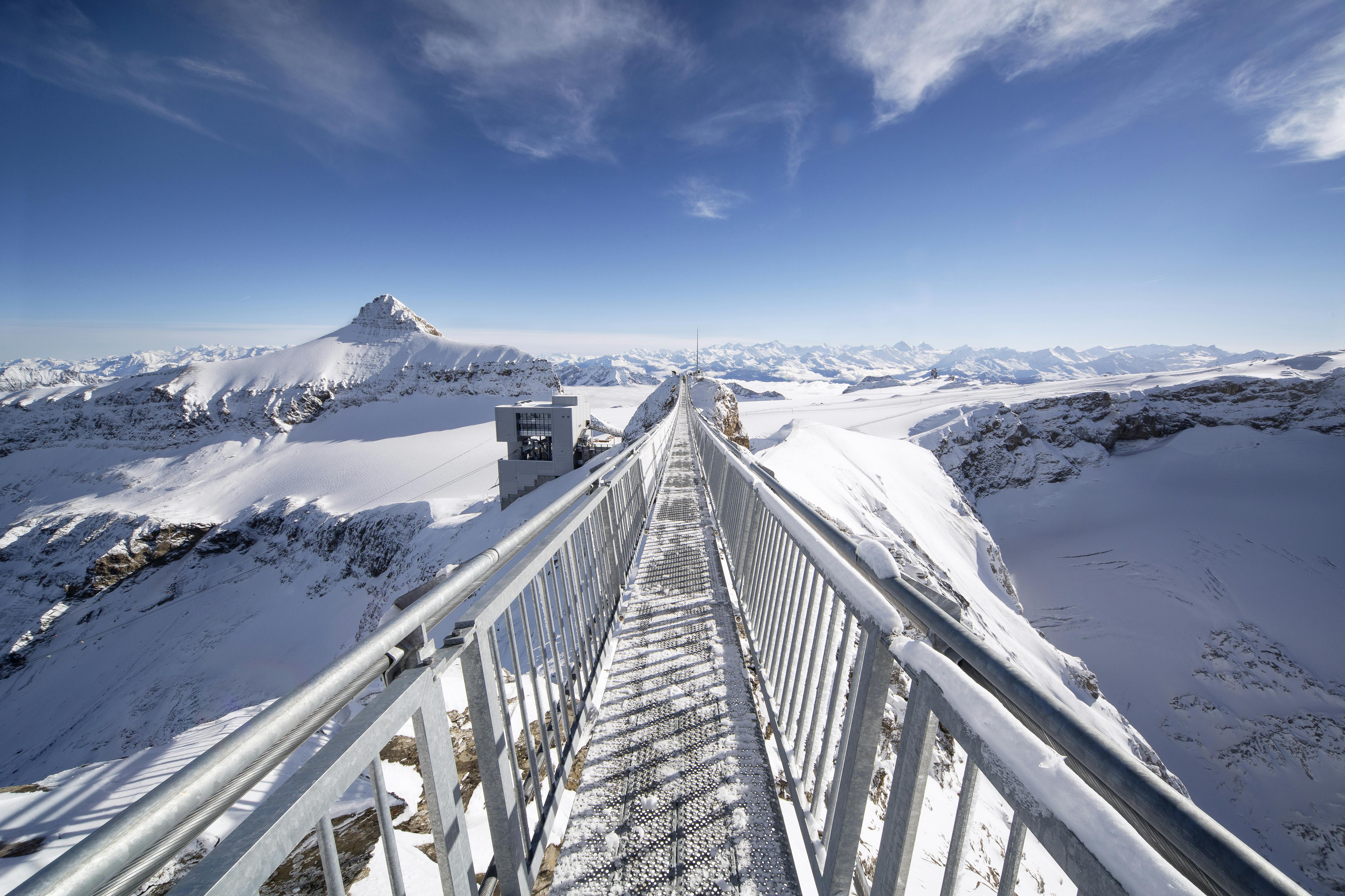 Full-day tour to Glacier 3000 and Montreux from Geneva