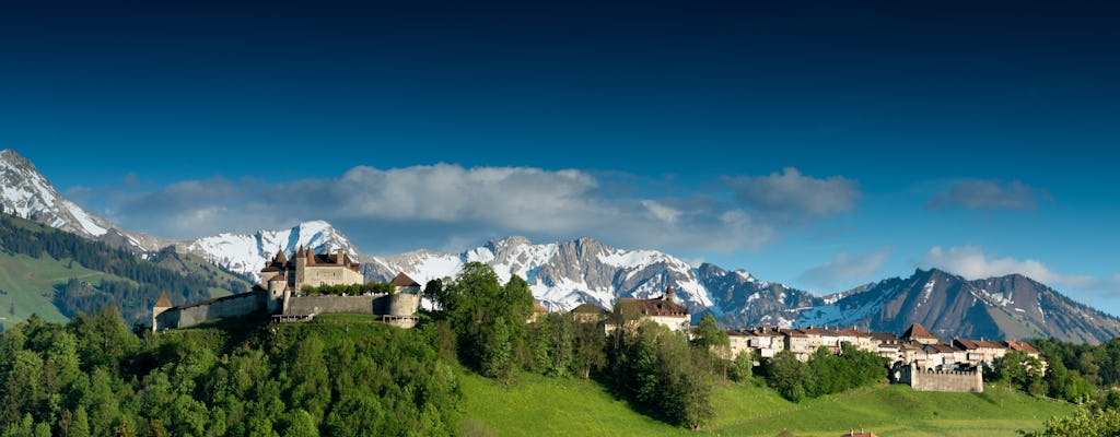 Gruyères, museo del formaggio e tour della fabbrica di cioccolato da Losanna in autobus