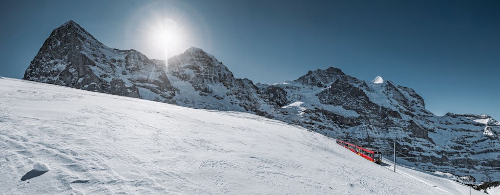 Excursion d'une journée à Interlaken et Jungfrau au départ de Lausanne avec train de montagne