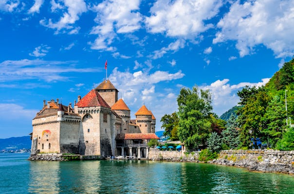 Excursión de un día al castillo de Montreux y Chillon desde Lausana en autobús