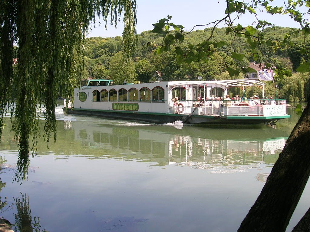 Marne river loop day cruise with lunch on board