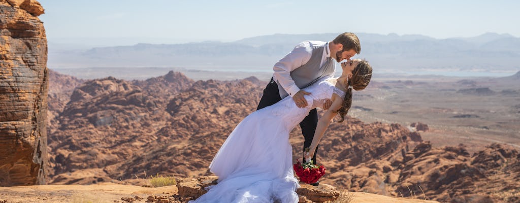 Valley of Fire wedding package with limousine from Las Vegas