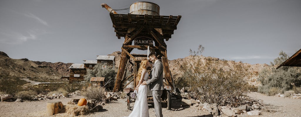 Pacchetto matrimonio Nelson's Landing in città fantasma con limousine da Las Vegas