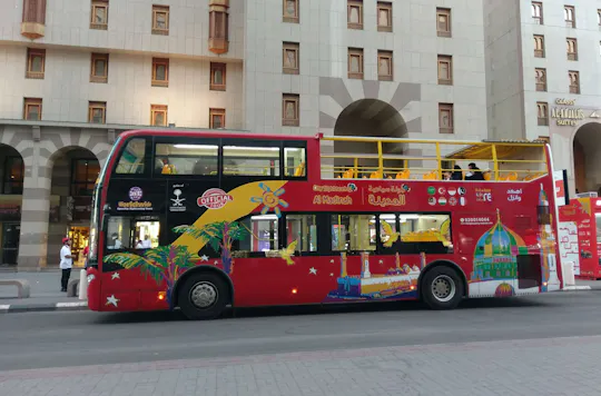 Passeio de ônibus hop-on hop-off da City Sightseeing em Al Madinah