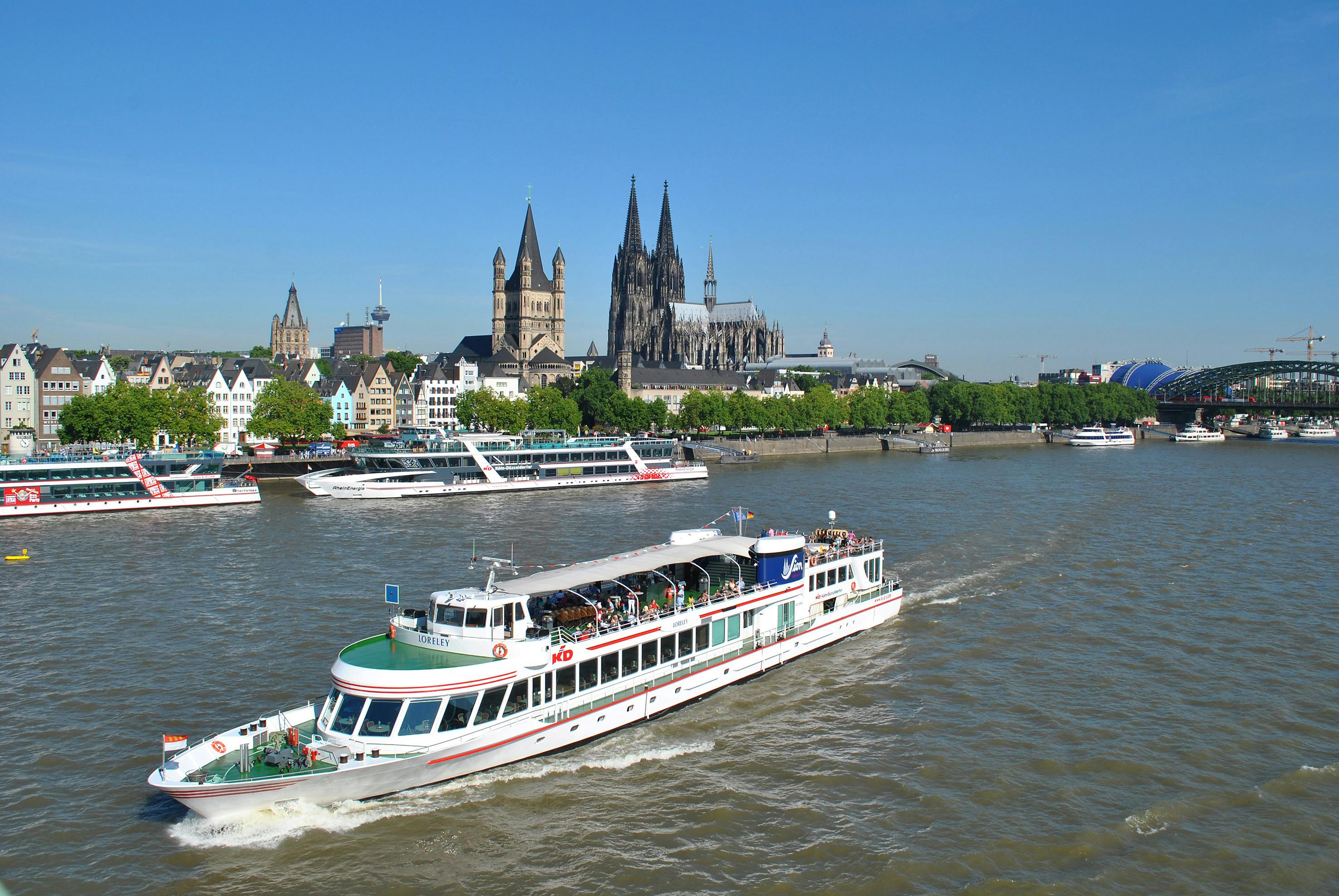 Crociera panoramica in battello sul fiume a Colonia con audioguida
