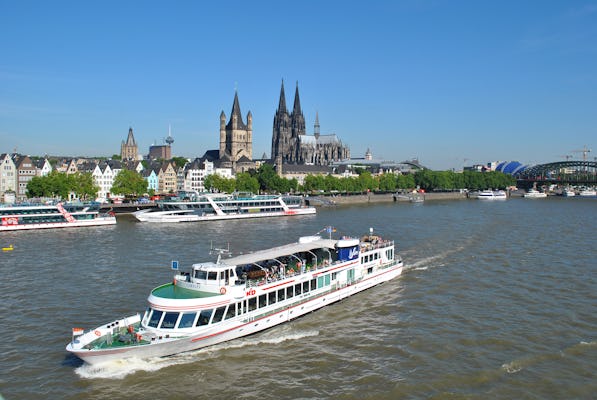 Cruzeiro panorâmico de barco no rio em Colônia com guia de áudio