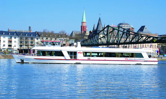 Panorama river boat cruise in Frankfurt