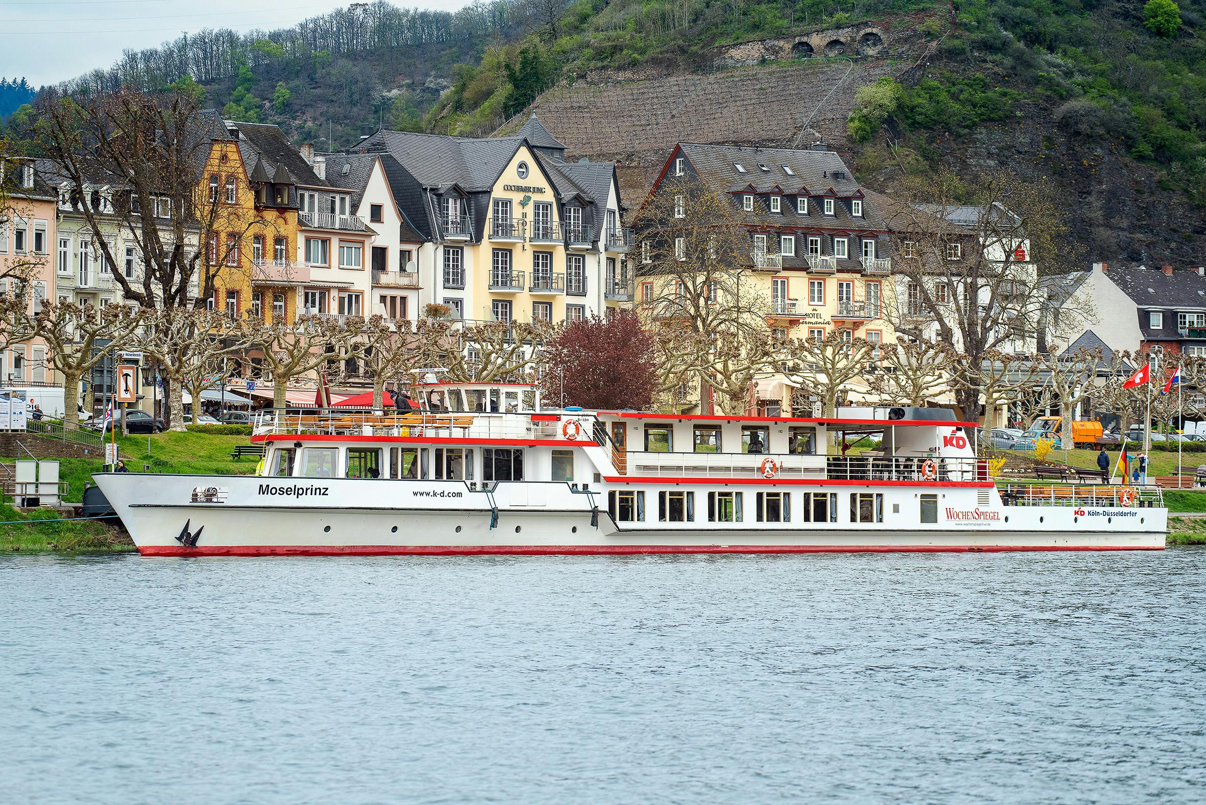 Panorama river boat cruise in Cochem with audio commentaries