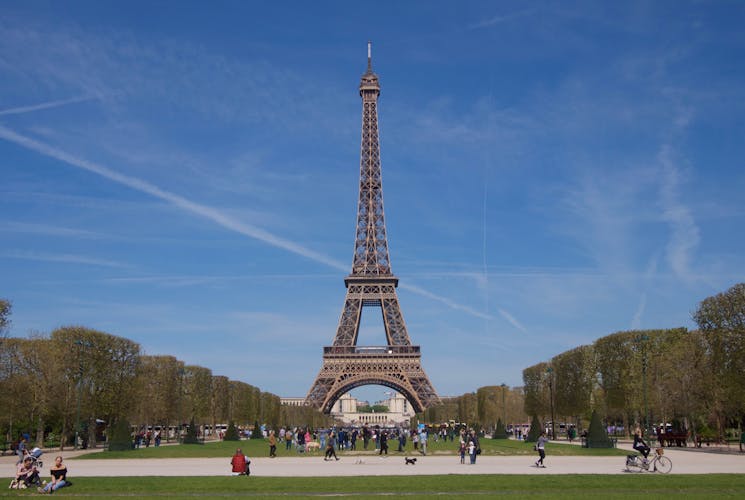 Eiffel Tower tour with Summit access and timed entry