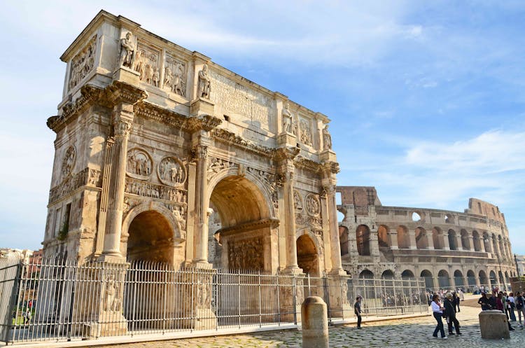Colosseum, Roman Forum and Vatican full-day tour with lunch