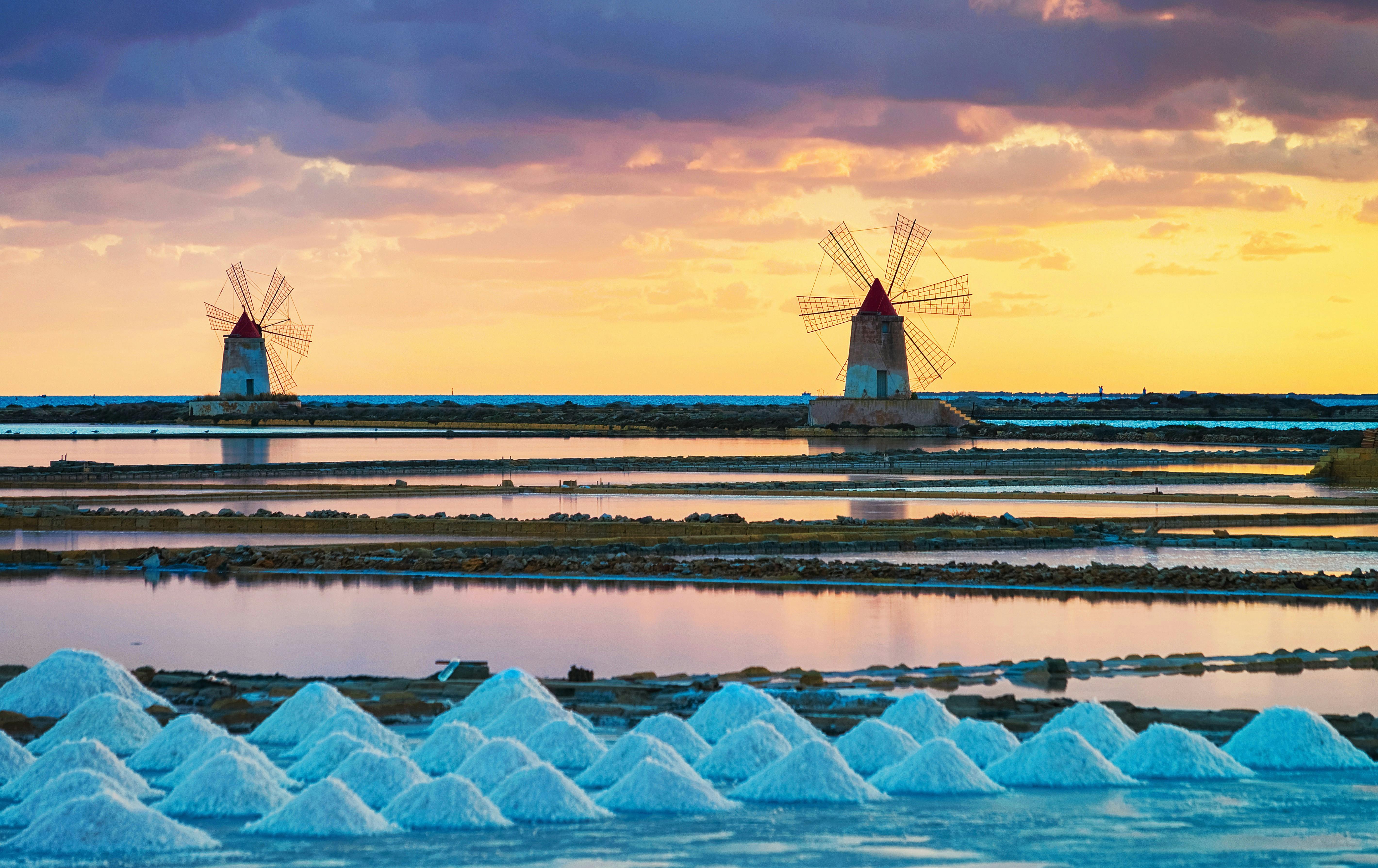 Passeio a pé pelas salinas perto de Trapani