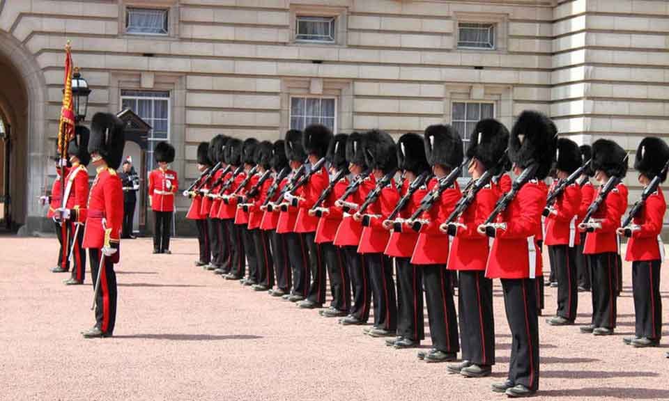A turnê da realeza britânica com cerimônia de troca da guarda
