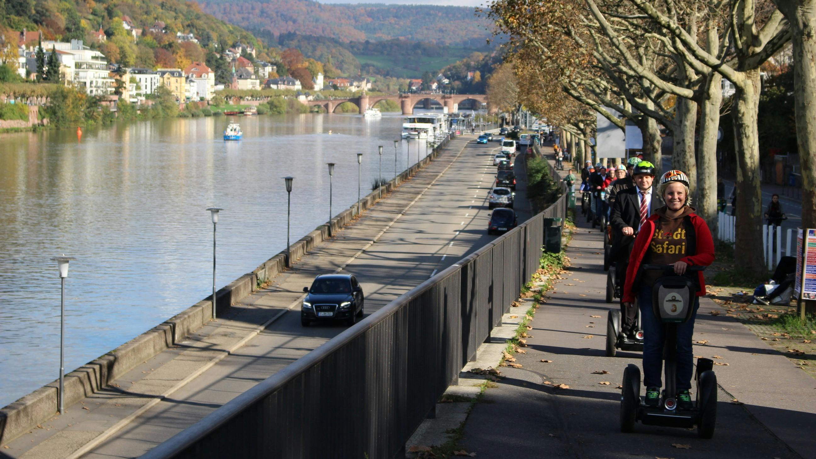 Samobalansująca się hulajnoga Mannheim wzdłuż rzeki Neckar