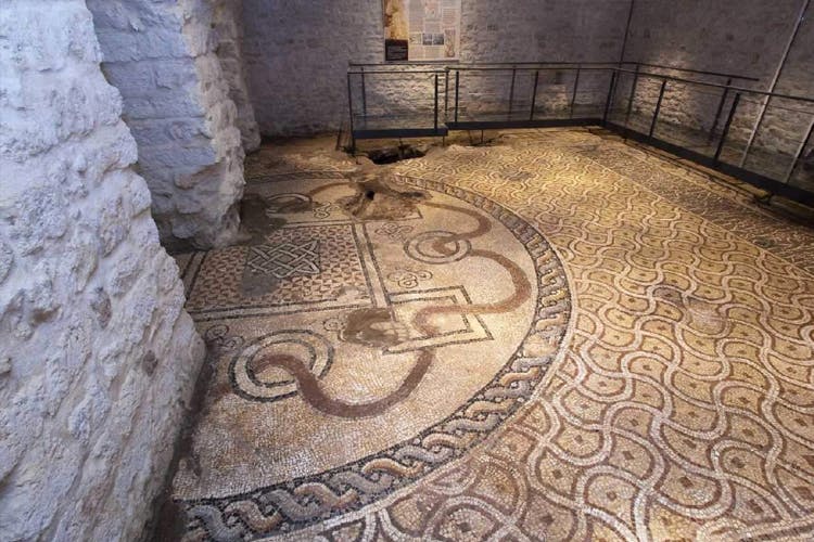 Archaeological tour of Bari
