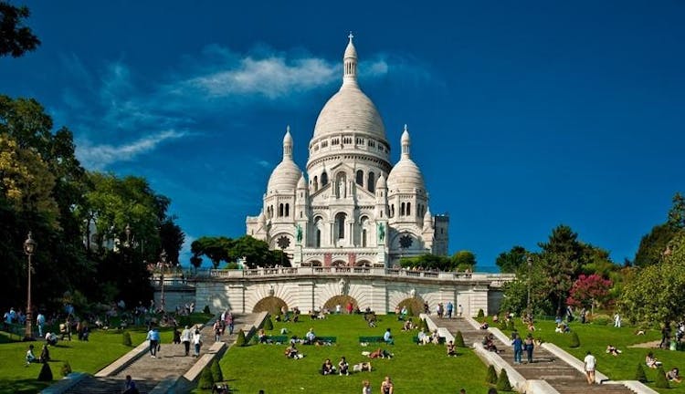 Food and wine tour in Montmartre