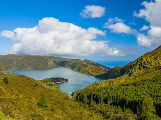 Excursão de jipe de meio dia à Lagoa do Fogo