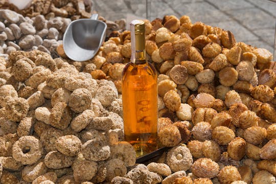 Visita di una cantina Zibibbo in Calabria con degustazione di vini e cibi