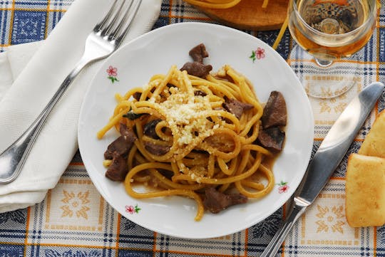 Visita al mercato, pranzo o cena a casa di una Cesarina con show cooking a Venezia