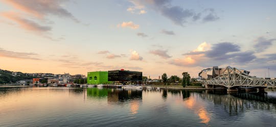 Private guided walking tour in solo or in duo of the Confluence district
