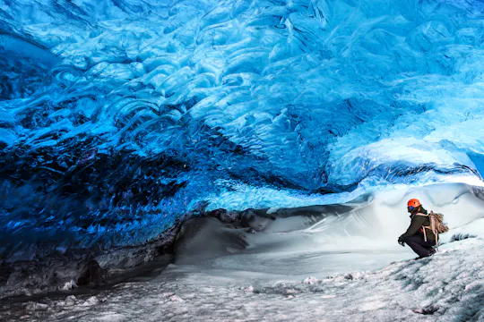 Visite de la grotte de glace bleue cristalline au départ de Jökulsárlón avec une super Jeep