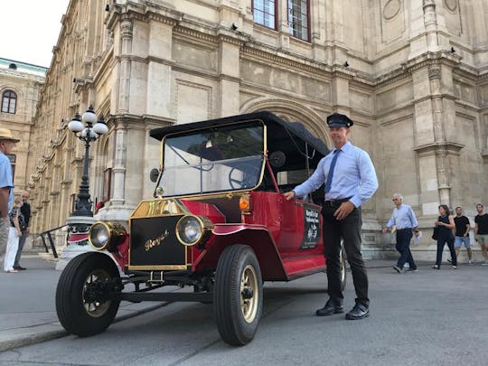 Vienna: tour panoramico di 45 minuti in auto elettrica d'epoca