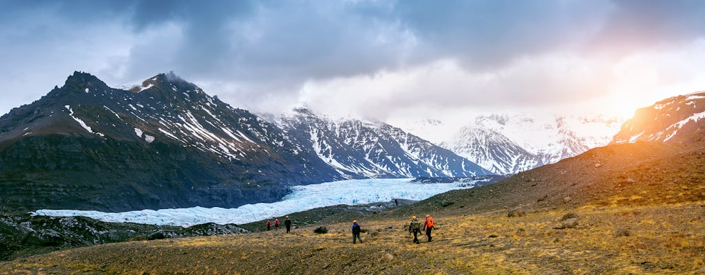 Skaftafell: Blaue Eishöhle und Gletscherwanderung in kleiner Gruppe