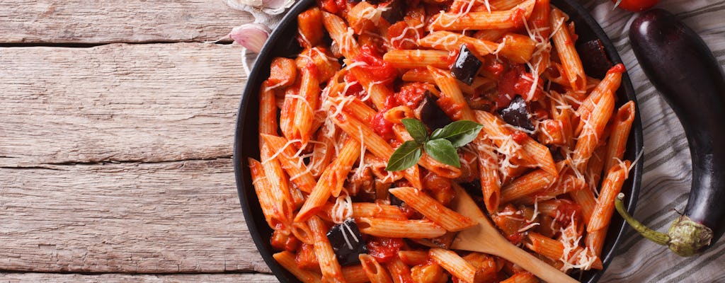 Aula de culinária e degustação na casa de uma Cesarina em Taormina