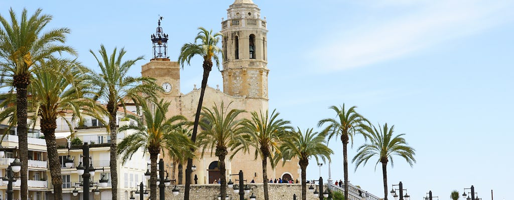 Tour histórico de Sitges e visita à vinícola Miquel Jane com degustação de vinhos e almoço