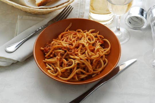 Visita al mercado y experiencia gastronómica en la casa de Cesarina en Pisa