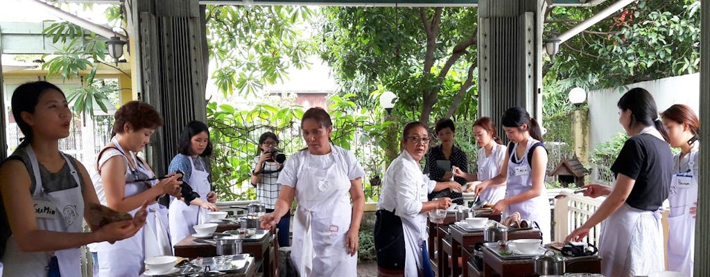 Authentic Thai cooking class at Amita School